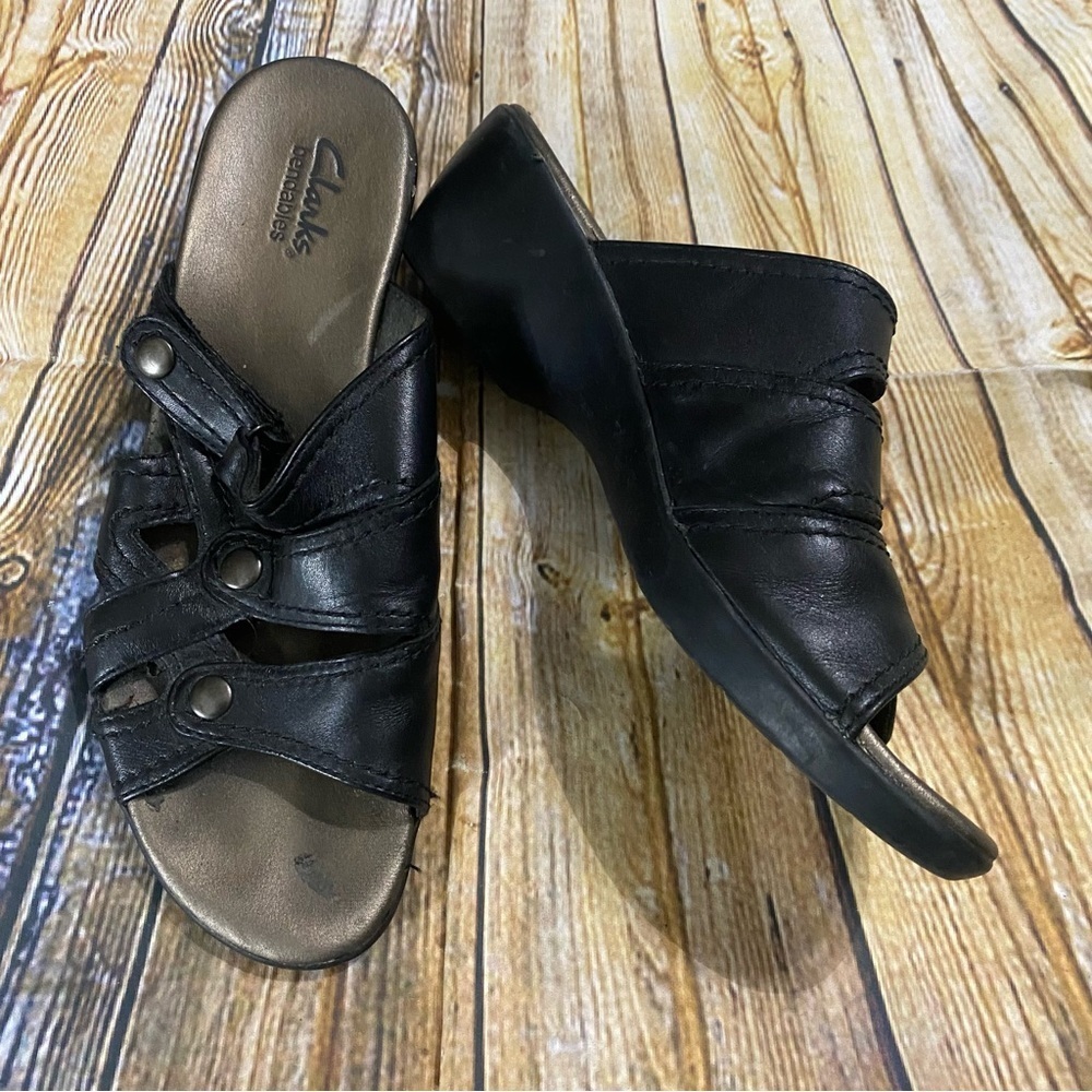 Clarks Bendables Black Leather Slip On 2 1/4” Block Heel Sandals Size 9 M